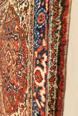 2’9” X 2’7” Antique Small Heriz Rug