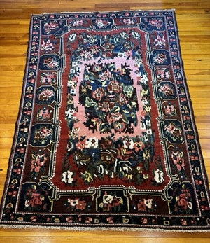 7'2" X 10'1" Fine Bakhtiari Rug