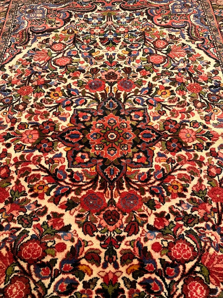 6'8" X 4'5" Fine Bakhtiari Village Rug