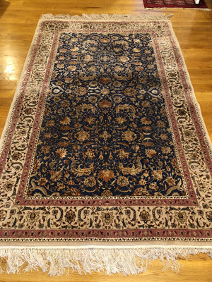 8' X 5' Palmette Rug